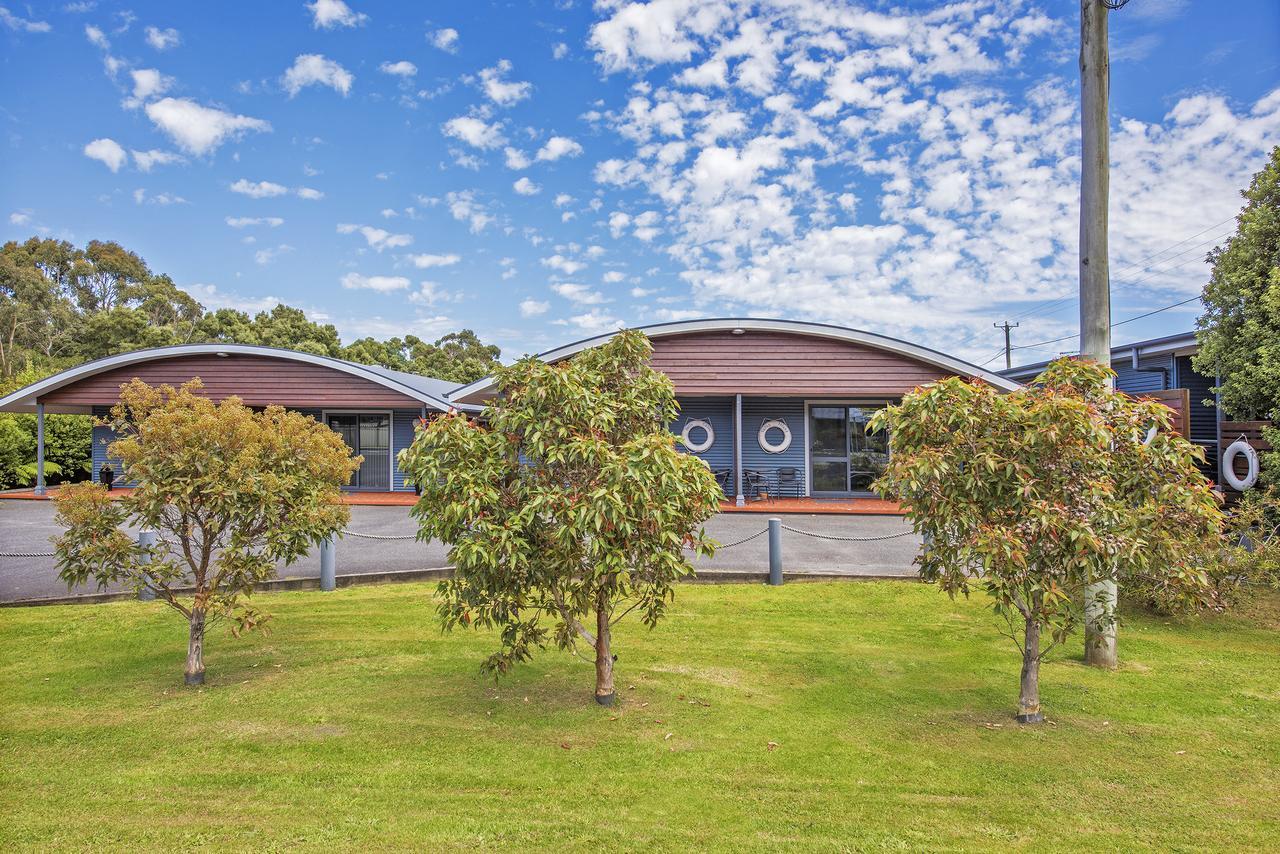 Strahan Bungalows Exterior photo