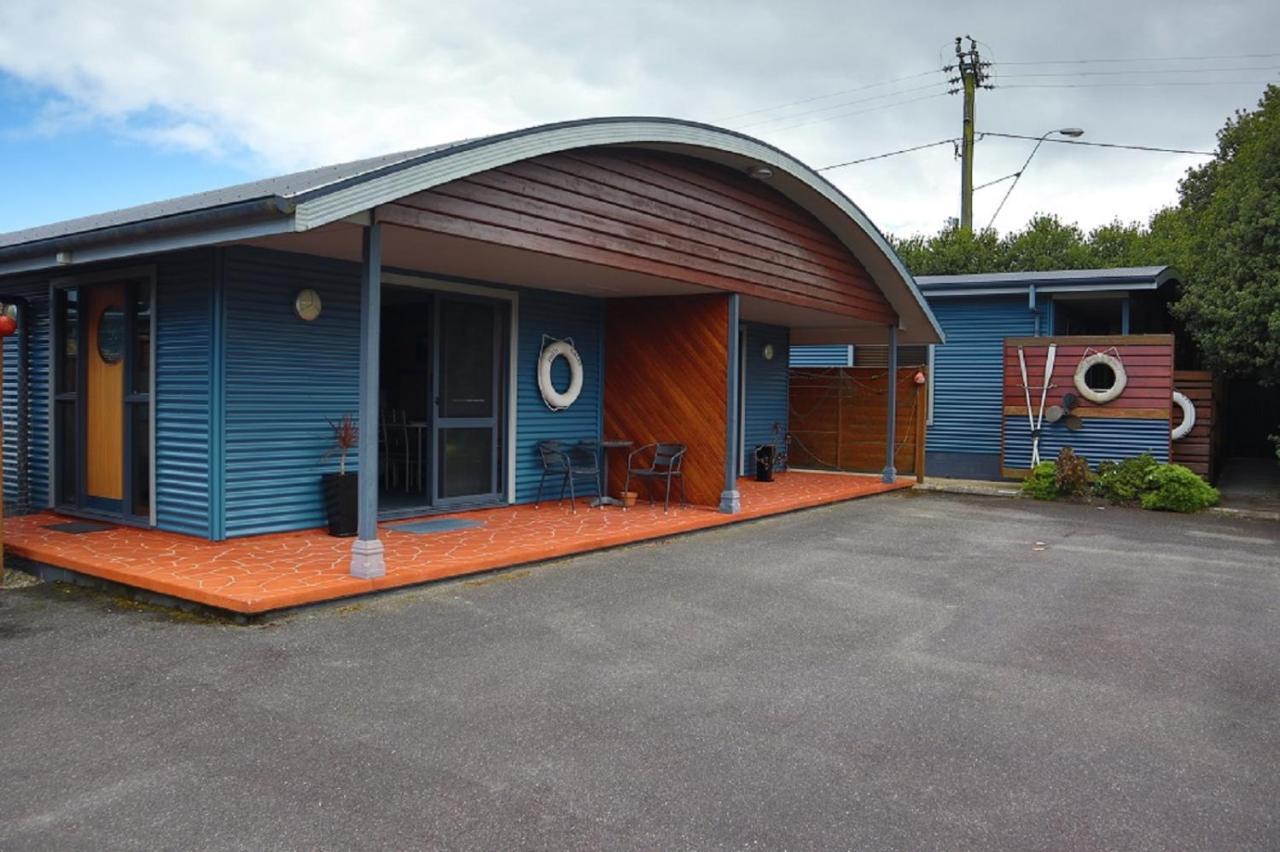 Strahan Bungalows Exterior photo
